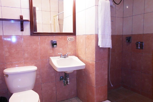 Hotel Suites Los Jicaros (San Pedro Sula)